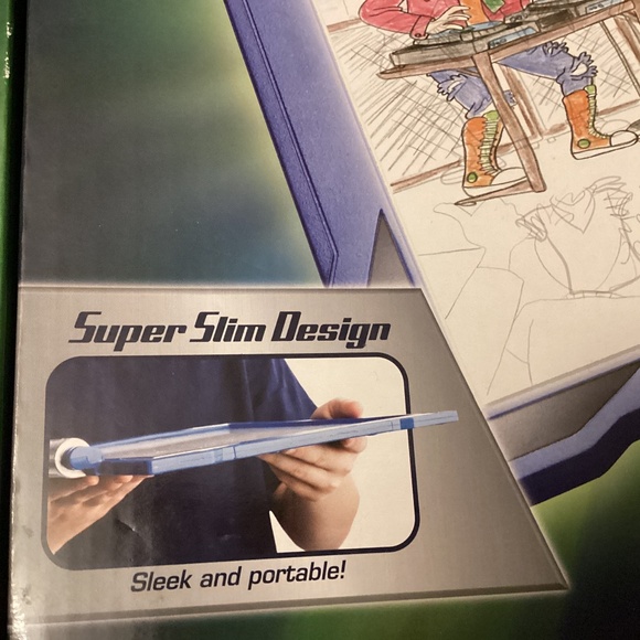 CRAYOLA Brand New Light Up Tracing Pad Bright LED, Ultra Thin Tablet - Picture 3 of 9